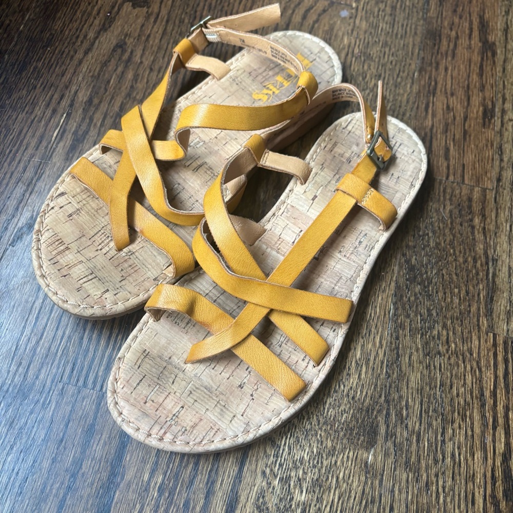 Kork-Ease Felicity mustard yellow slingback strappy flat sandals women’s size 7